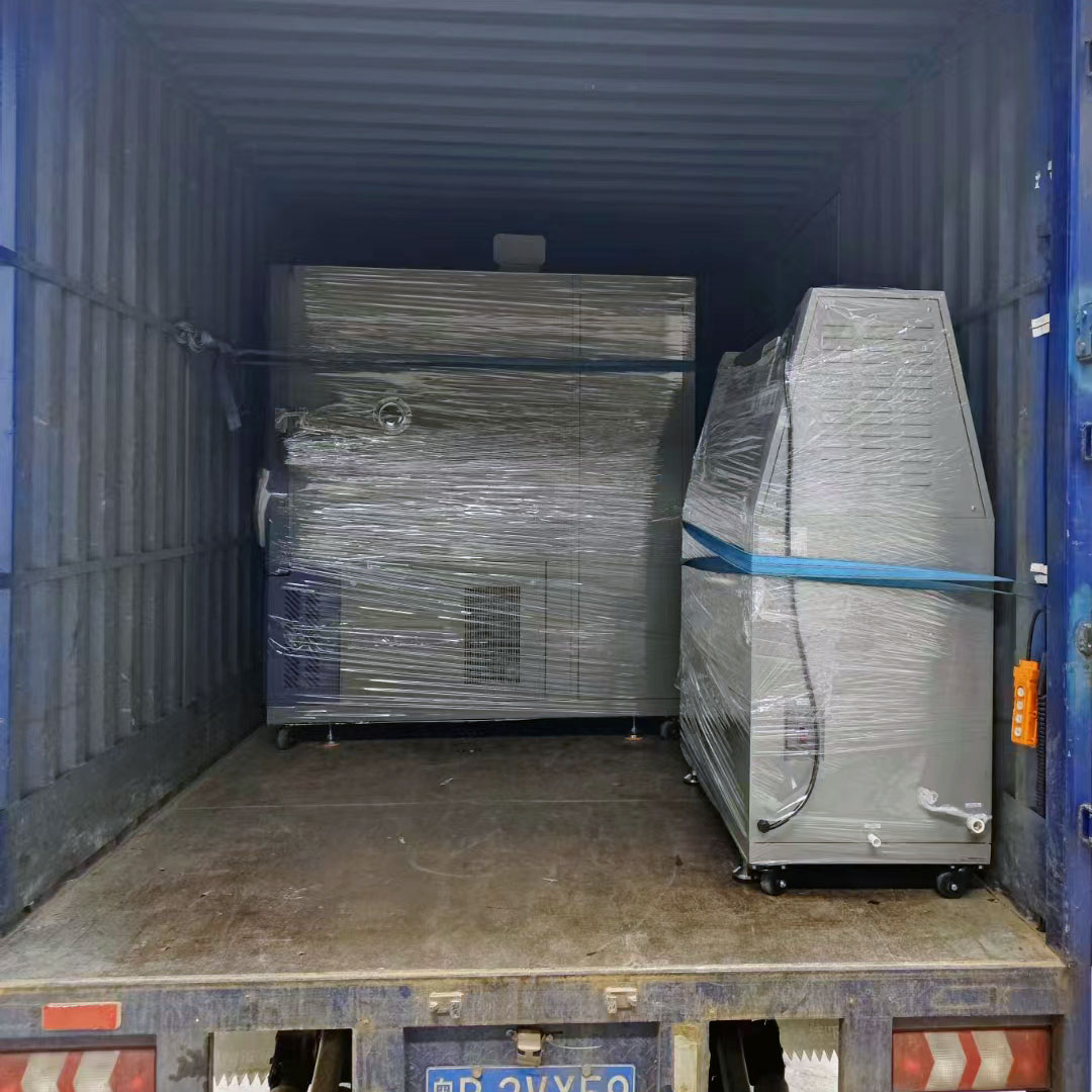 紫外線老化試驗箱與非標(biāo)恒溫恒濕試驗箱的組合發(fā)貨東莞客戶公司